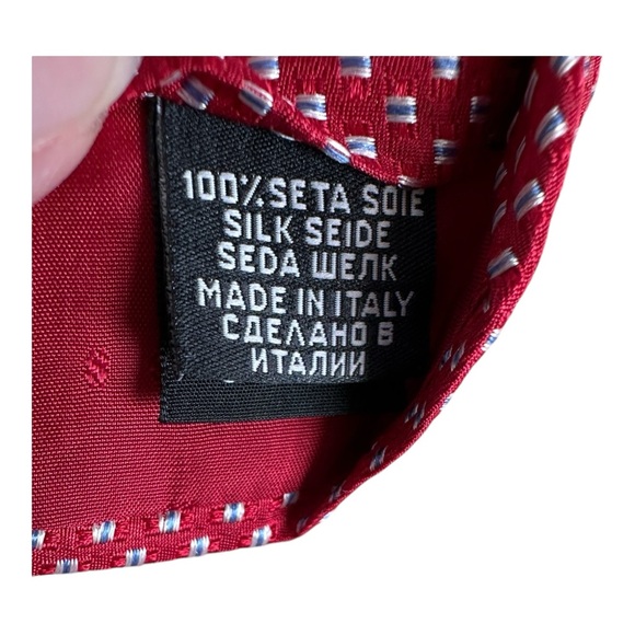 Hugo Boss Men's 100% Silk Red Pattern Necktie - Picture 5 of 7